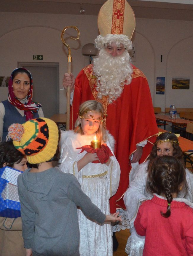 Malteser Nikolausaktion Nikolaus besucht Flüchtlingsunterkunft